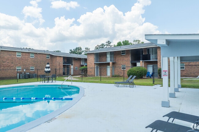 Swimming Pool w/ Sundeck