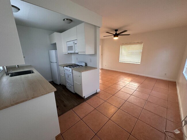 Photo - 232 NE 5th Ter