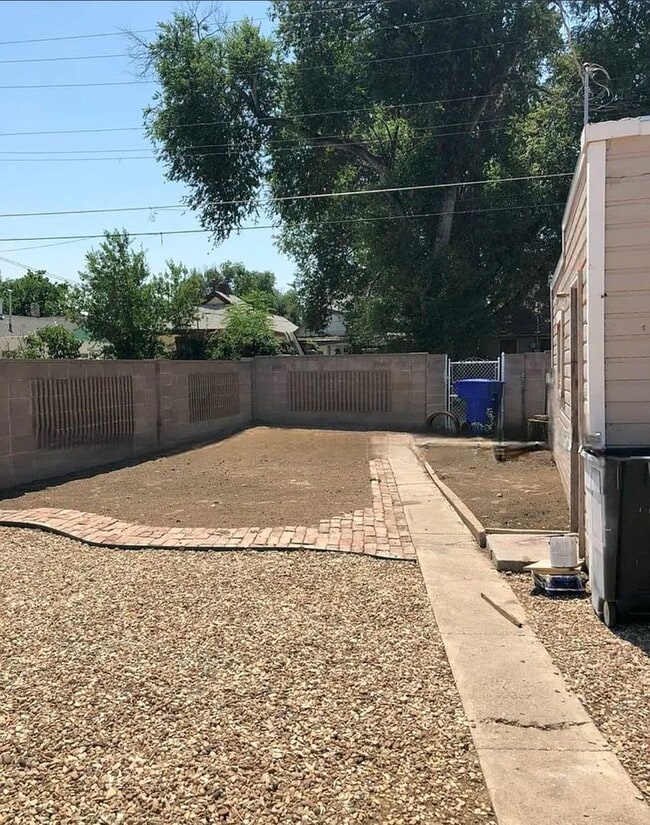 Photo - 1411 E Orman Ave