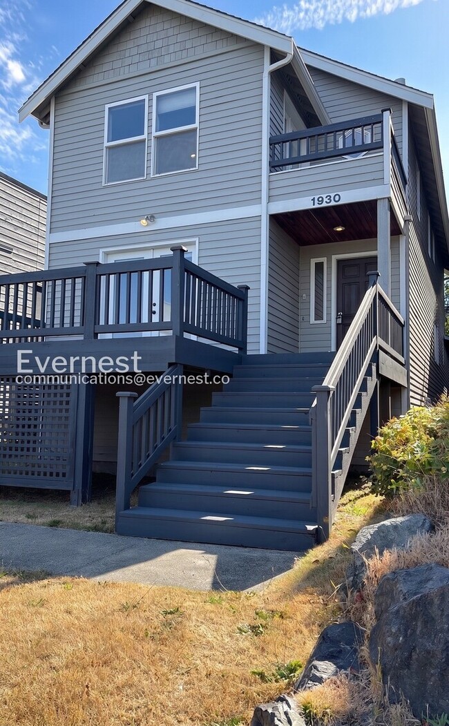 Building Photo - 3 Bed, 2 Bath Home with Garage / Vouchers Accepted / Available Soon!