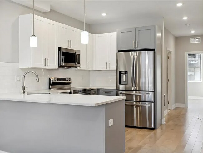 Building Photo - 2011 N Randolph St