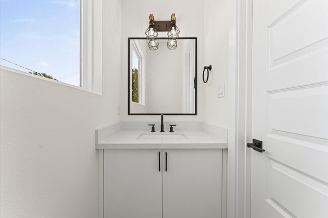 Building Photo - 4106 Alice St