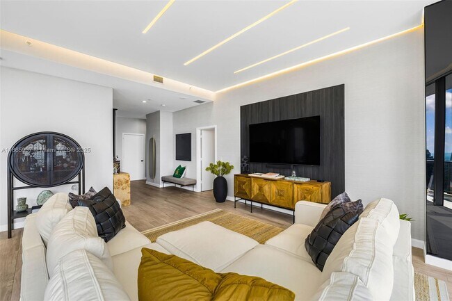 Photo - 45 SW 9th St Unidad 4603