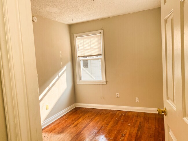 Photo - 1843 Devine St Unit 1