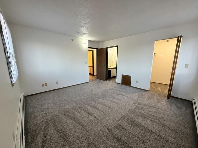 Bedroom with En Suite Bathroom
