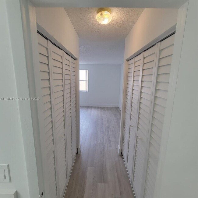 Photo - 6292 NW 186th St Unidad 303