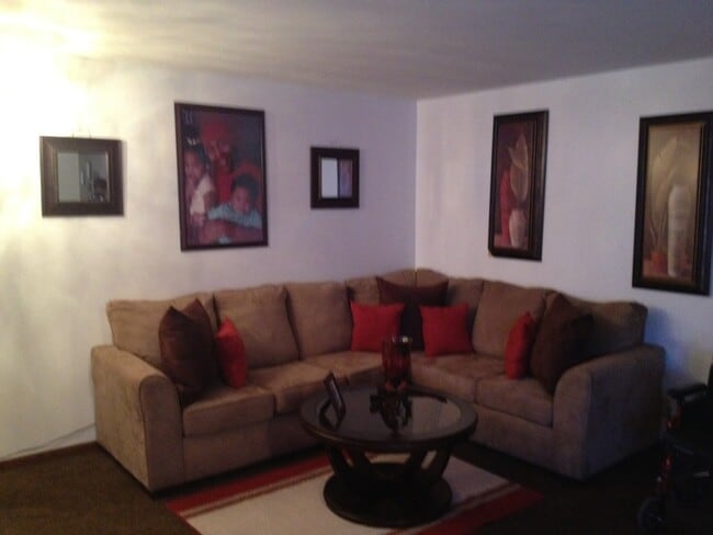 Building Photo - 3104 Hascall St Unit 2br