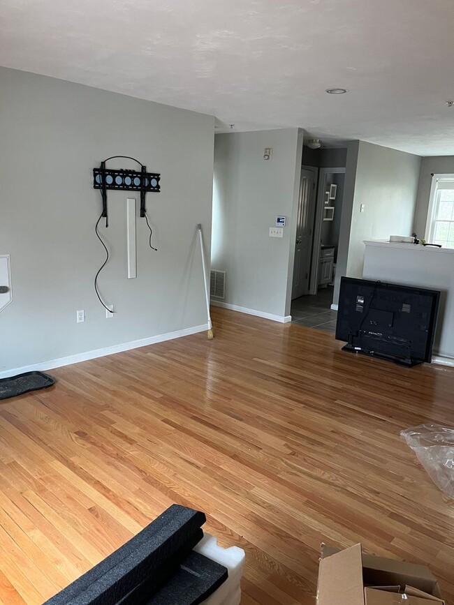 Photo - Large 2 BR w/ 1 Full and 2 Half Baths in Rockland
