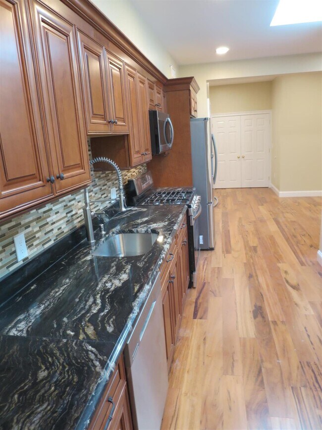 Photo - 123 Inman St Unidad 1