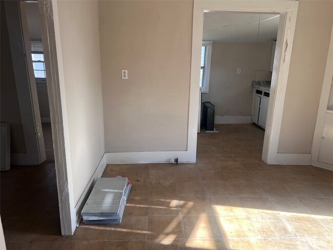 Photo - 815 E Railroad Ave