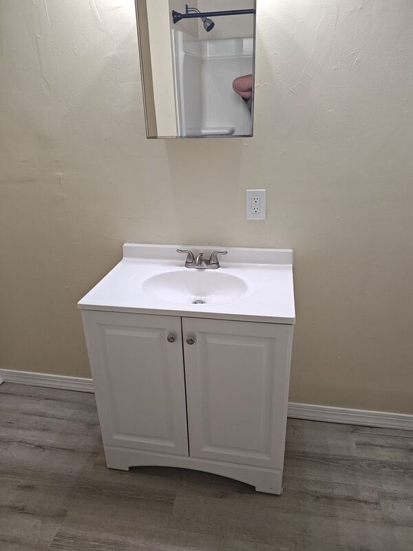 Photo - 850-850 Capouse Ave