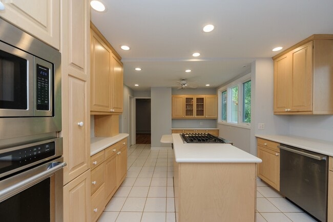 Photo - 706 Juniper Rd