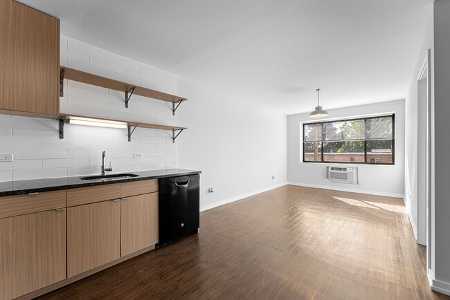 Photo - 6134 N Kenmore Ave