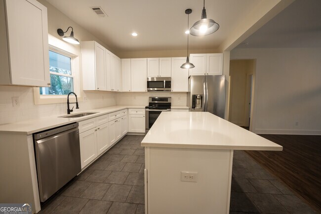 Photo - 1020 Bell Cir