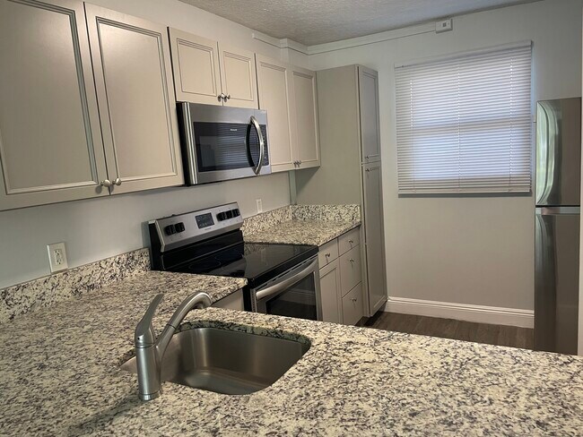 Photo - 114 Royal Pk Dr Unit 2A