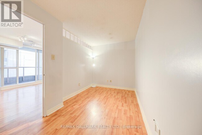 Photo - 736 Bay St. Unité 307