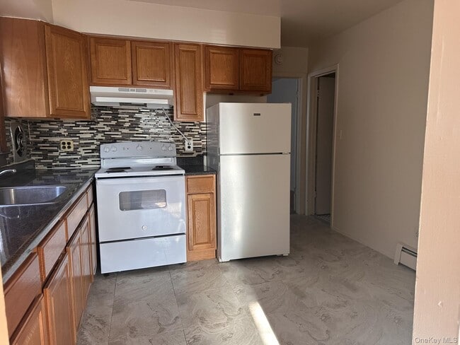 Building Photo - 45 Benedict Ave Unit #2
