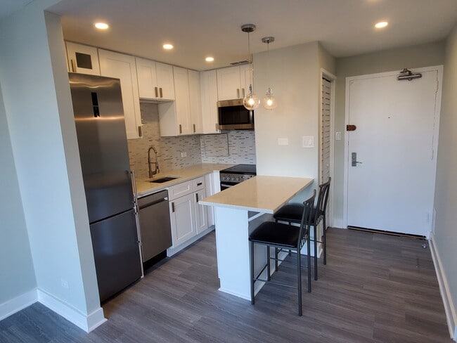Photo - 336 W Wellington Ave Condo