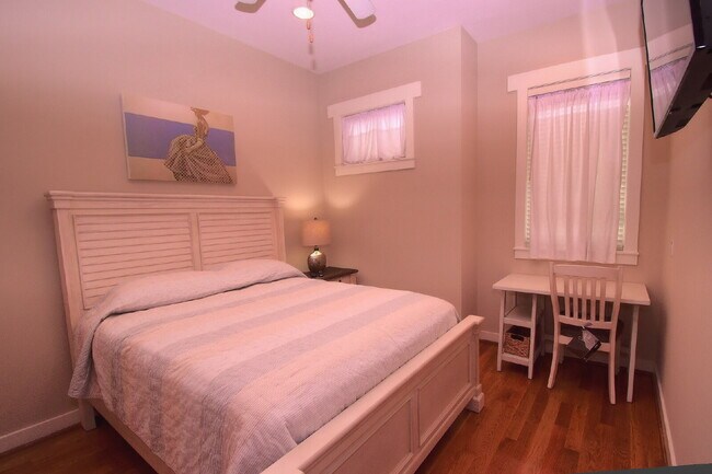 Photo - Leasing for FALL 2026! 3Bed/3Bath Townhouse walking distance to FSU! $800/room!