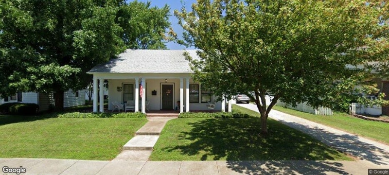Photo - 106 E Monroe St