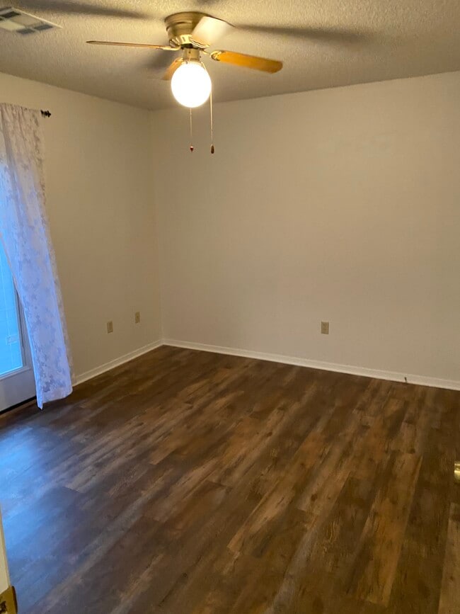 Photo - 617 S Broadway St