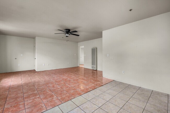 Photo - 5231 Huntington Dr N Unidad 4