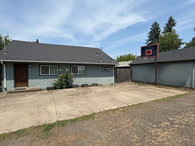 Building Photo - 1217 Goucher St
