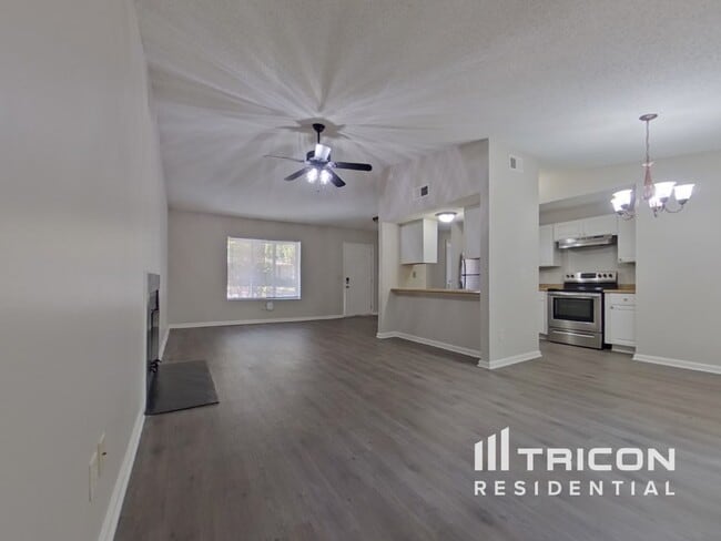 Photo - 201 Raintree Dr