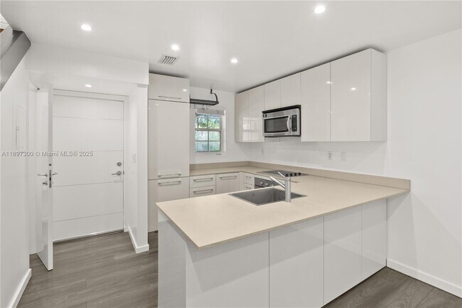 Photo - 3130 Bird Ave Unidad 3