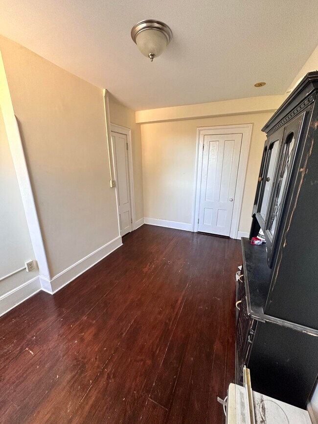 2975 Whitney Ave Apartments Unit 2 OffCampus Housing, Hamden, CT