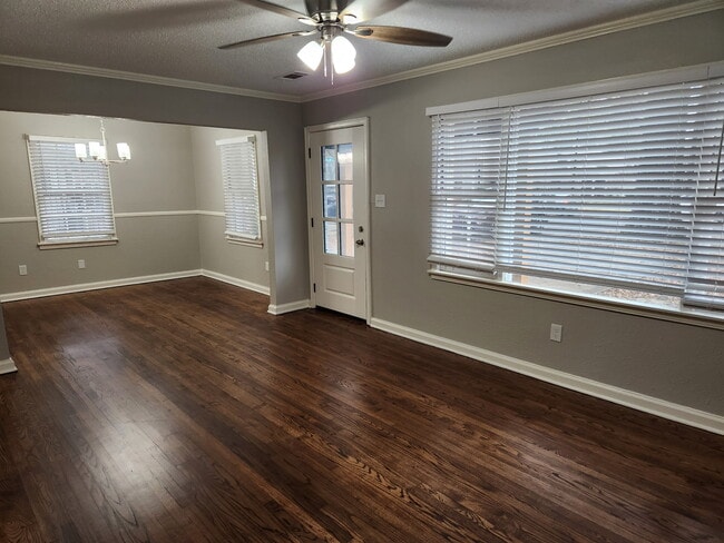 866 Colonial Rd