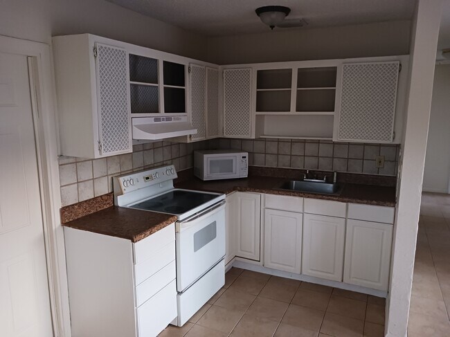 Photo - 2000 NW 27th St