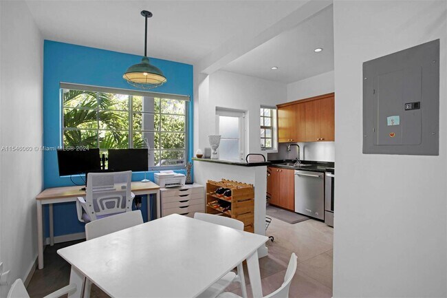 901 3rd St Unit 3