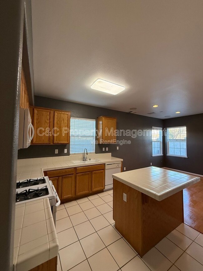 Photo - 10628 Siskiyou Ln