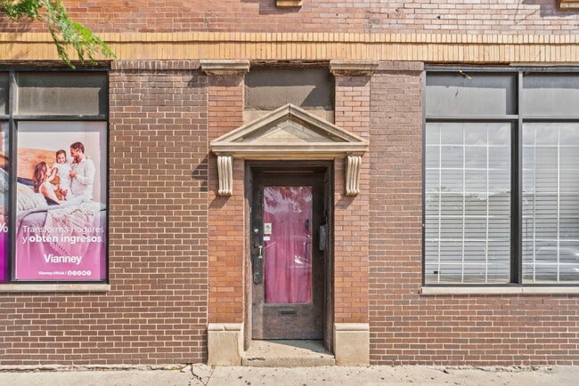 Building Photo - 5714 W Cermak Rd