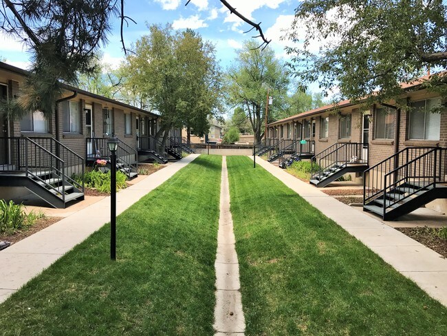 Photo - Courtyard