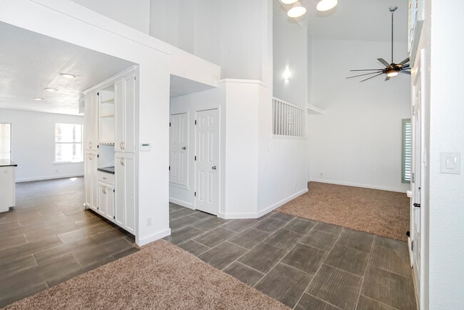 Photo - 908 Los Pinos Way