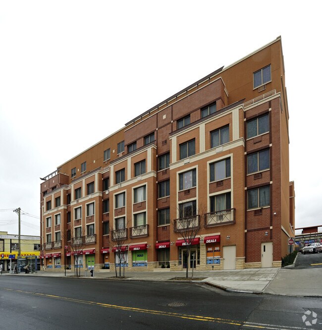 Primary Photo - 551 Bay St Apartments