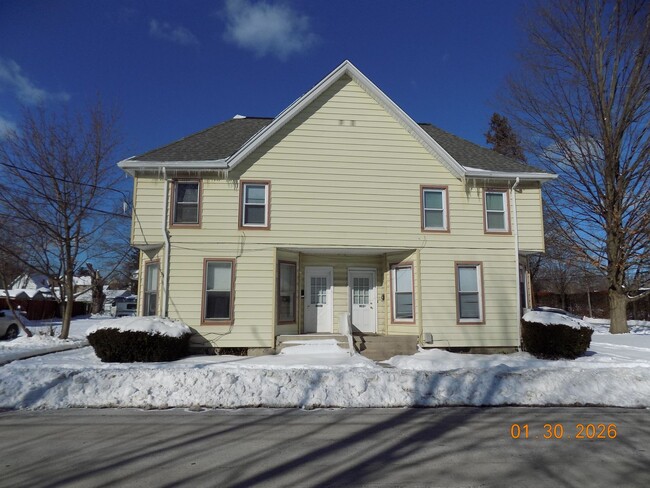 Building Photo - 402-404 W. Fifth St Unit 404-B