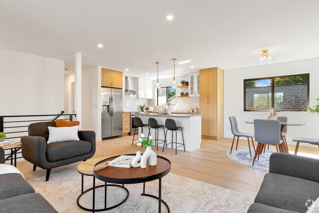 Building Photo - 129 N 136th St Rental