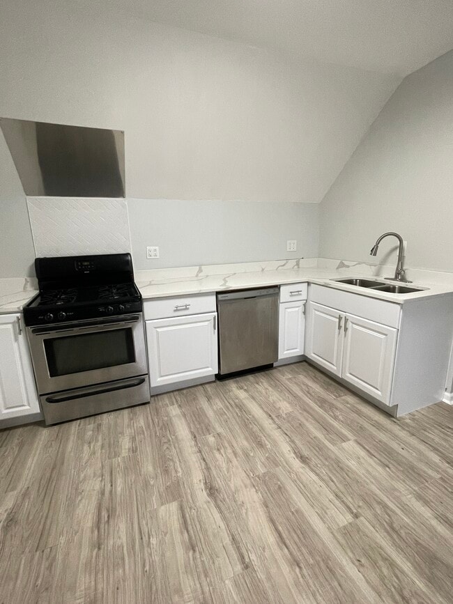 Photo - 5858 W Dakin St Unit 2