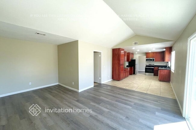 Photo - 560 E Wigeon Way