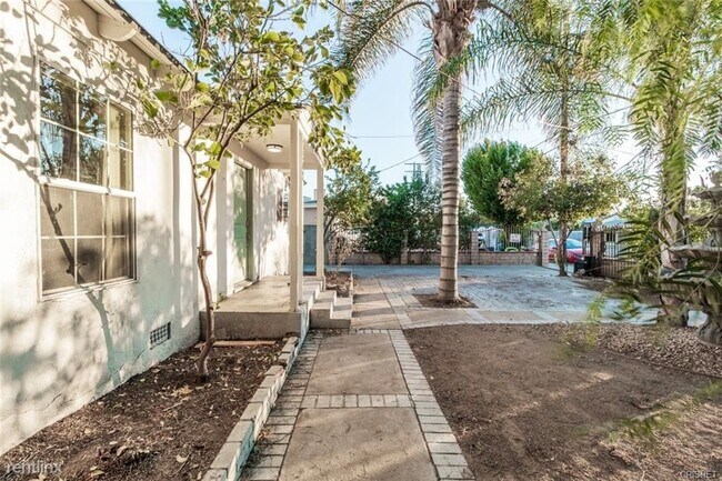 2 br, 2 bath House - 7542 Lindley Ave - 2 br, 2 bath House - 7542 Lindley Ave