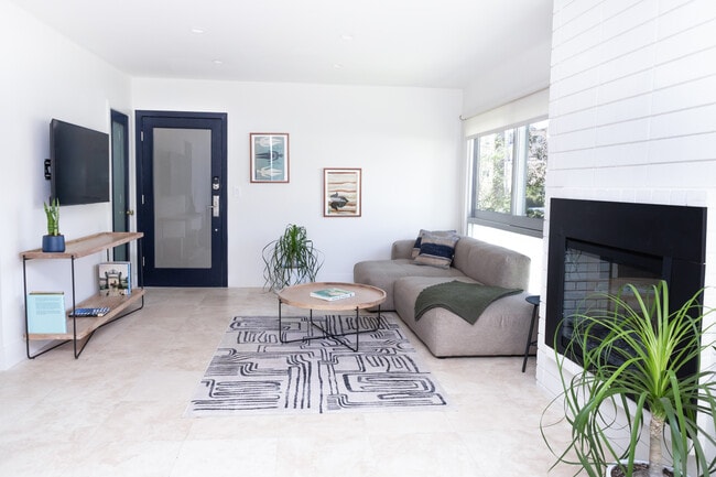 Living Room Unit #2 - Stay Lola Apartments