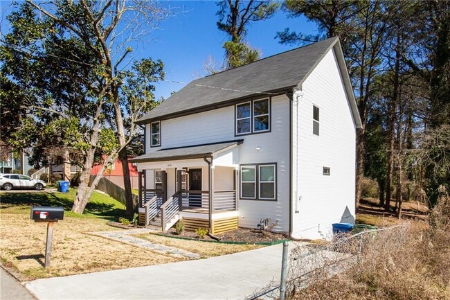 Photo - 870 Gaston St SW