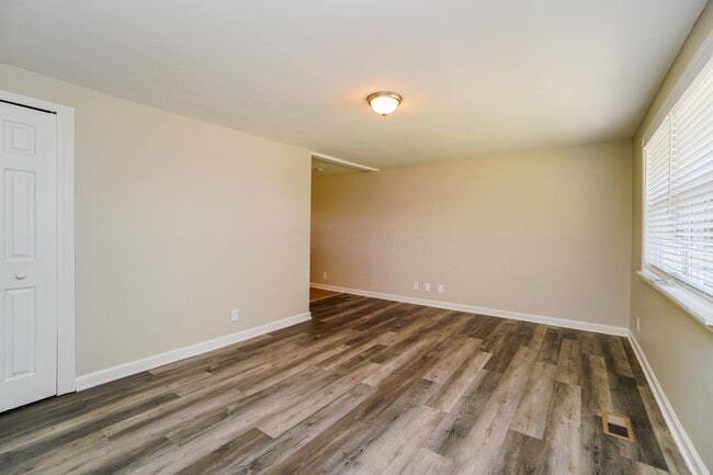 Photo - 357 Amesbury Dr