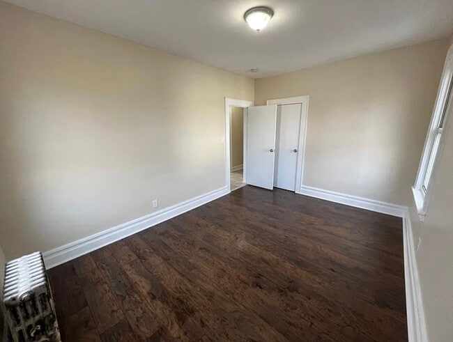 3rd Room - 74 Smith St Unidad 2nd Floor