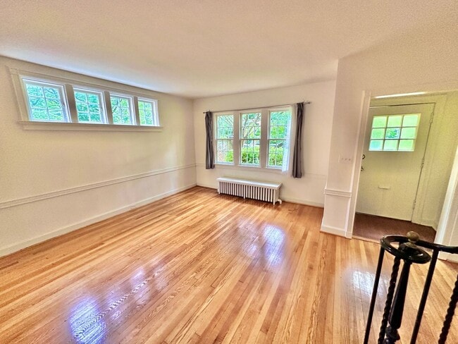 Photo - Spacious 6 bedroom 3.5 bath Tudor Townhouse w/Deck close to Georgetown University & Hospital