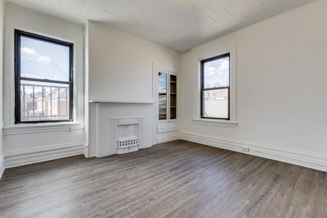 Building Photo - 750 Brownsville Rd Unit Second Floor  2