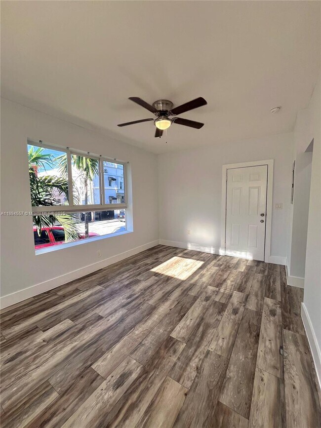 Photo - 1036 SW 5th St Unidad 2